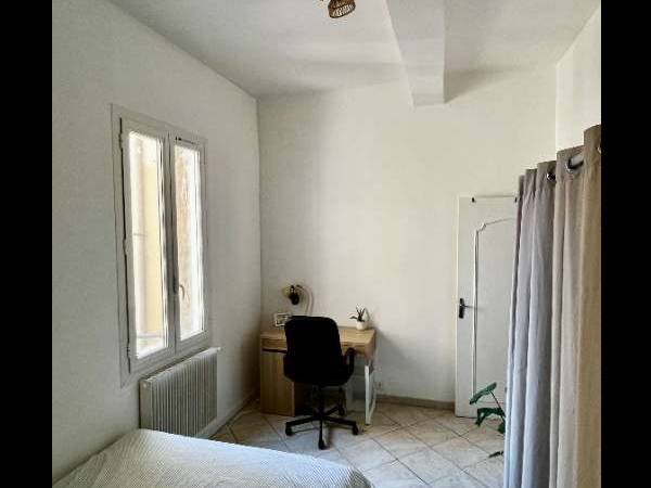 Colocation / Appartement 3 pièces de 35 m², Aix-en-Provence, Rue Espariat / Photo 2