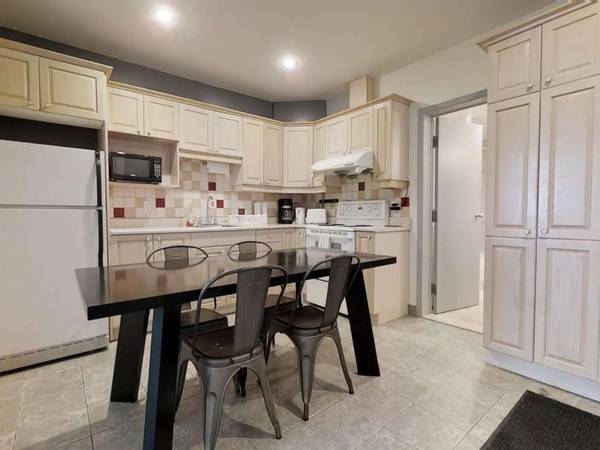 Colocation / Appartement 5 pièces de 86 m², Montréal, Rue Hutchison / Photo 2