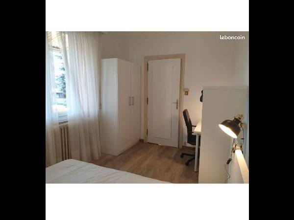 Colocation / Appartement 6 pièces de 67 m², Grenoble, Rue Émile Zola / Photo 2