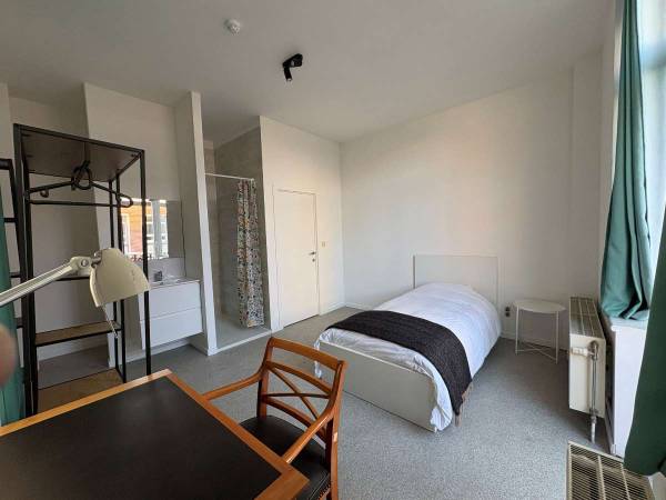 Chambre pour étudiant / Maison 7 pièces de 321 m², Charleroi, Rue Isaac / Photo 2