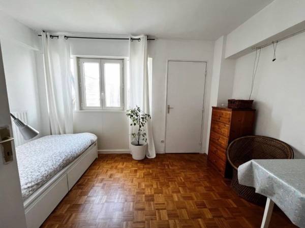 Chambre pour étudiant / Appartement 4 pièces de 90 m², Paris, Rue Duris / Photo 2