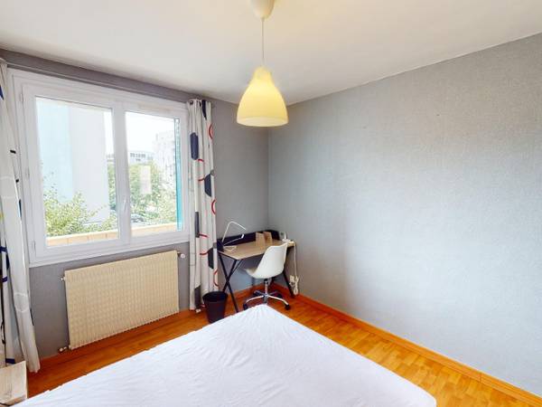 Colocation / Appartement 5 pièces de 90 m², Grenoble, Rue Marius Riollet / Photo 2