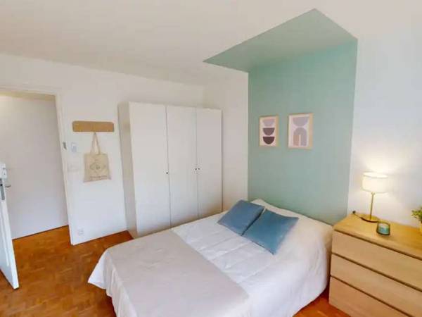 Colocation / Appartement 6 pièces de 101 m², Paris, Rue Claude Decaen / Photo 2