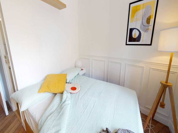 Colocation / Appartement 4 pièces de 100 m², Paris, Boulevard Marguerite de Rochechouart / Photo 2