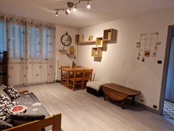 Colocation / Appartement 3 pièces de 57 m², Saint-Martin-d'Hères, Place de la Republique / Photo 2