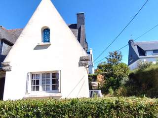 Room in a live-in landlord's home / 1 room house, Quimper