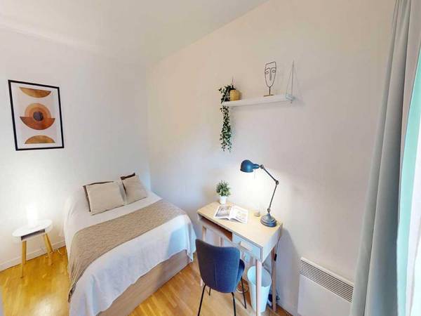 Colocation / Appartement 3 pièces de 70 m², Issy-les-Moulineaux, Place du 19 Mars 1962 / Photo 2