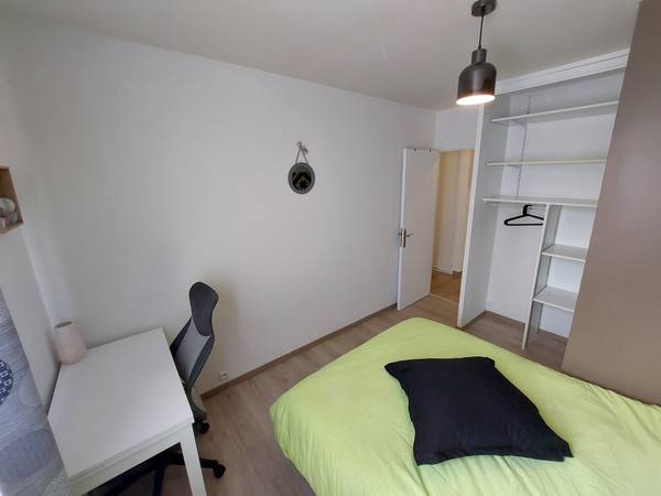 Colocation / Appartement 5 pièces de 96 m², Grenoble, Avenue Marie Reynoard / Photo 2