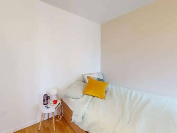 Coliving / Appartement 6 pièces de 110 m², Issy-les-Moulineaux, Place du 19 Mars 1962 / Photo 2