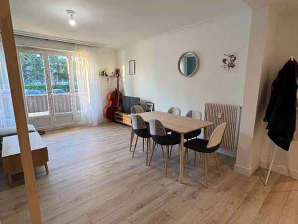Location / Appartement 5 pièces de 86 m², Rennes, Square de Galicie / Photo 2