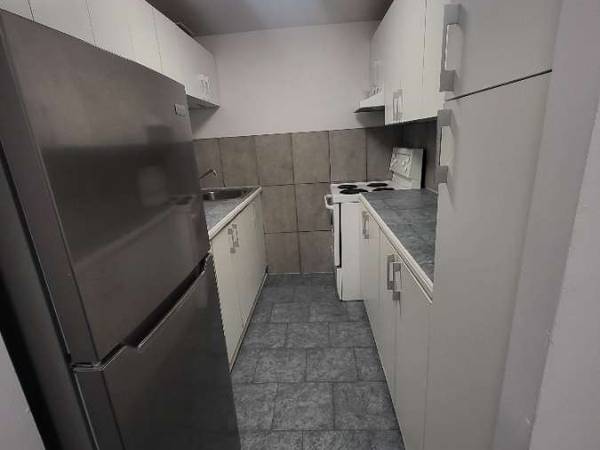 Location / Appartement 4 pièces de 60 m², Montréal, Avenue Somerled / Photo 2