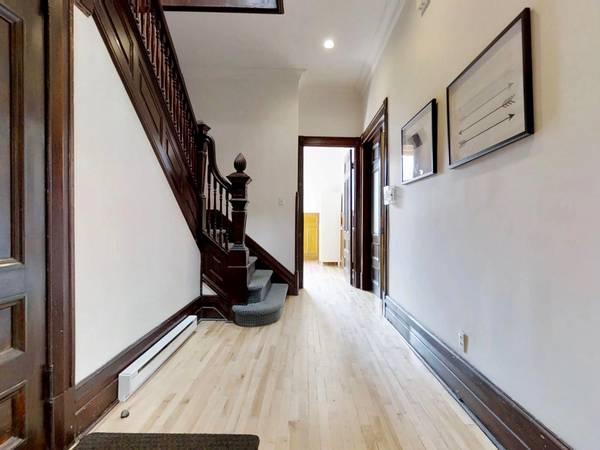 Colocation / Appartement 9 pièces de 300 m², Montréal / Photo 2