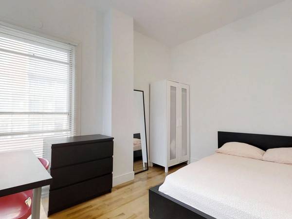 Colocation / Appartement 9 pièces de 300 m², Montréal / Photo 19