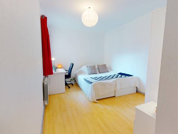 Colocation / Appartement 5 pièces de 100 m², Bron, Rue de Prévieux / Photo 2