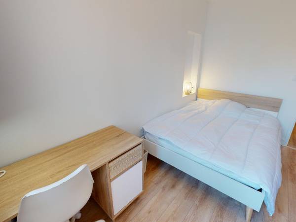 Colocation / Appartement 4 pièces de 55 m², Saint-Martin-d'Hères, Place de la République / Photo 2