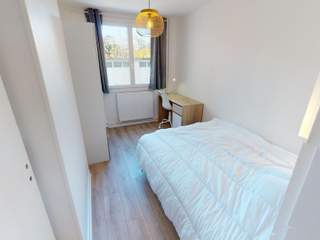 Colocation / Appartement 4 pièces de 55 m², Saint-Martin-d'Hères, Place de la République