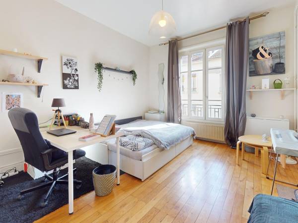 Location / Appartement 1 pièce de 37 m², Lyon, Rue Notre-Dame / Photo 2