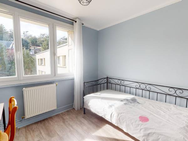 Location / Appartement 4 pièces de 73 m², Saint-Étienne, Rue Bergson / Photo 2