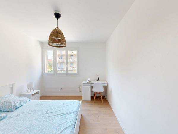 Colocation / Appartement 5 pièces de 100 m², Avignon, Boulevard Jacques Monod / Photo 2