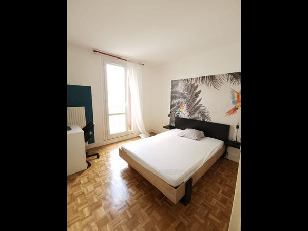 Colocation / Appartement 4 pièces de 70 m², Villejuif, Rue de Chevilly / Photo 2