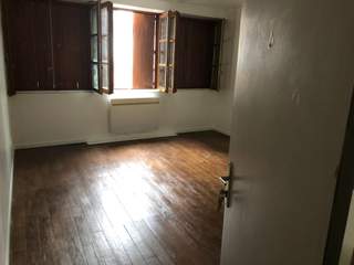 Location / Studio, Nevers