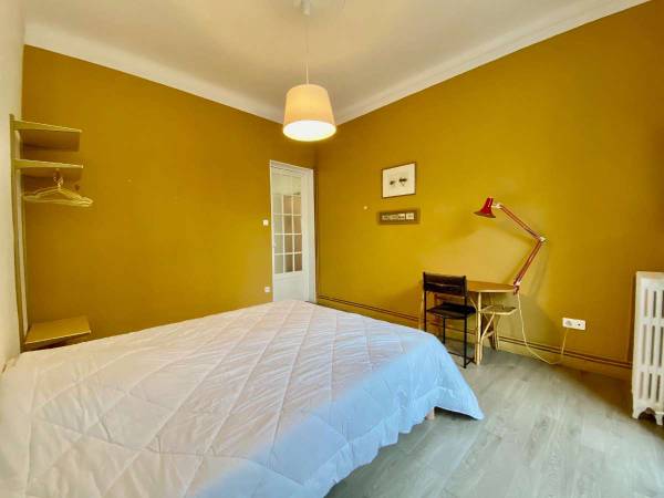 Colocation / Appartement 4 pièces de 118 m², Marseille, Avenue du Marechal Foch / Photo 2