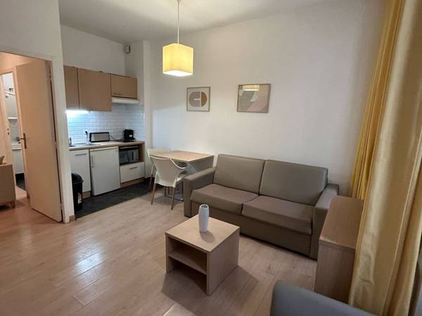 Location / Appartement 2 pièces de 27 m², Marseille, Rue Sénac de Meilhan / Photo 2