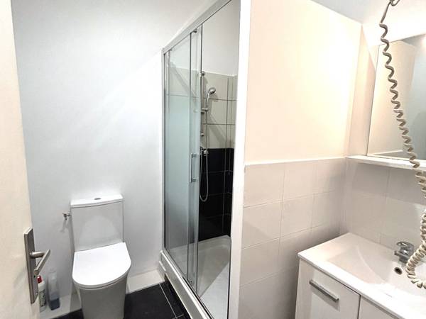 Location / Appartement 2 pièces de 27 m², Marseille, Rue Sénac de Meilhan / Photo 4