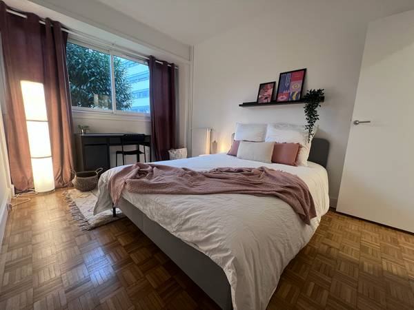 Colocation / Appartement 5 pièces de 101 m², Courbevoie, Rue de l'Abreuvoir / Photo 2
