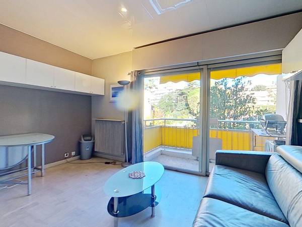 Location / Appartement 1 pièce de 19 m², Cannes, Avenue du Docteur Raymond Picaud / Photo 2