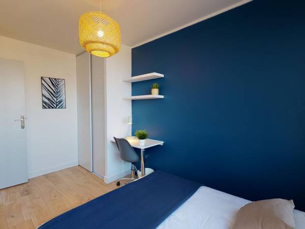 Colocation / Appartement 6 pièces de 87 m², Bron, Rue Edouard Branly / Photo 2