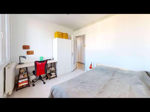 Colocation / Appartement 4 pièces de 66 m², Saint-Martin-d'Hères, Avenue Gabriel Péri / Photo 2