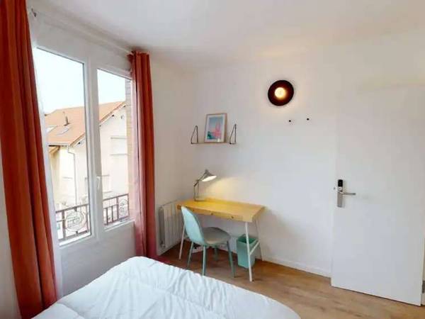 Coliving / Appartement 10 pièces de 188 m², Issy-les-Moulineaux, Rue Pierre Poli / Photo 2