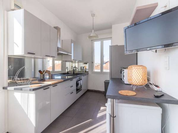 Colocation / Appartement 6 pièces de 100 m², Talence, Rue du Xiv Juillet / Photo 2