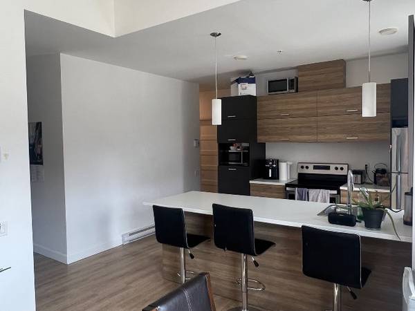 Colocation / Appartement 5 pièces de 100 m², Québec, Avenue Myrand / Photo 2