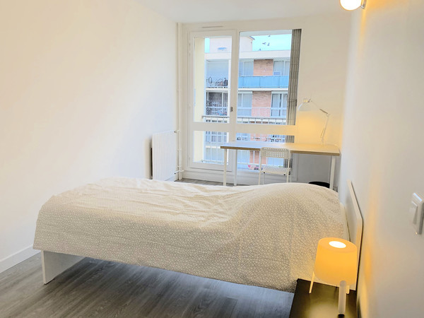 Colocation / Appartement 5 pièces de 78 m², Montigny-le-Bretonneux, Mail Des Thuyas / Photo 2