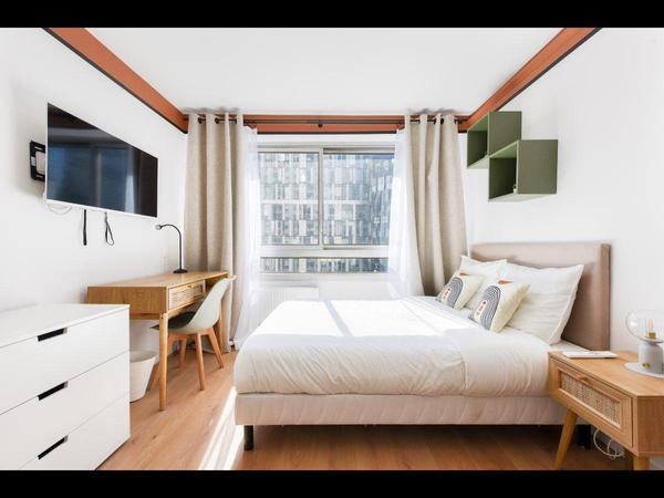 Colocation / Appartement 6 pièces de 100 m², Courbevoie, Square Henri Regnault / Photo 2