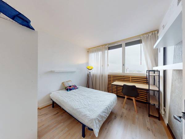 Colocation / Appartement 5 pièces de 112 m², Angers, Rue Larévellière / Photo 2