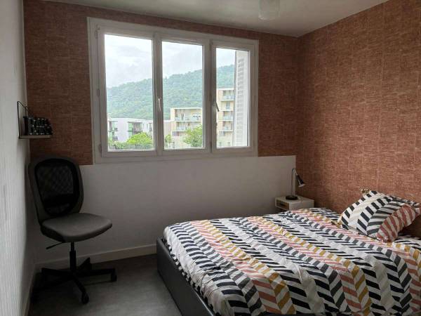 Colocation / Appartement 5 pièces de 77 m², Saint-Martin-d'Hères, Impasse du Pontet / Photo 2