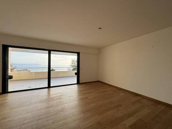 Location / Appartement 4 pièces de 125 m², Ajaccio, Boulevard Stephanopoli de Comene / Photo 2
