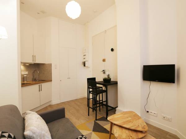 Location / Appartement 2 pièces de 19 m², Paris, Rue des Panoyaux / Photo 2