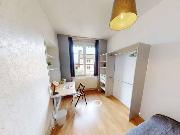 Colocation / Appartement 4 pièces de 72 m², Lyon, Rue Saint Jean / Photo 2