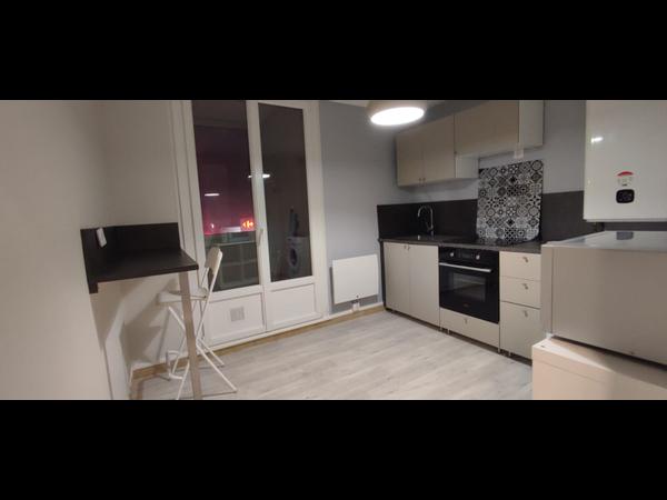 Colocation / Appartement 4 pièces de 65 m², Saint-Martin-d'Hères, Rue Alphonse Allais / Photo 2