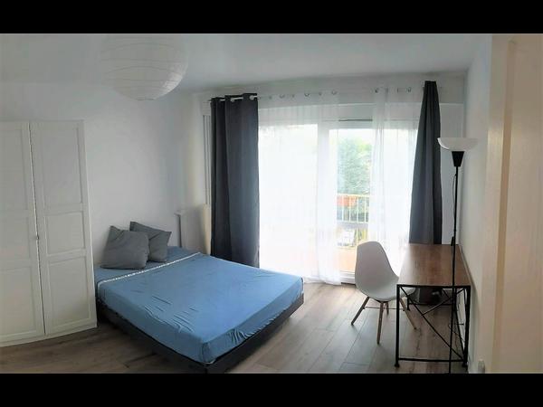Colocation / Appartement 4 pièces de 65 m², Évry, Rue Alphonse Daudet / Photo 2