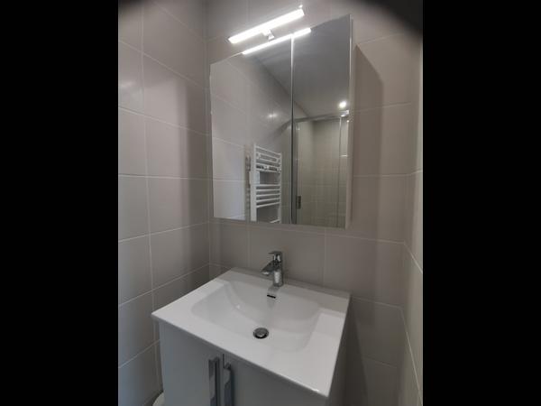 Colocation / Appartement 5 pièces de 85 m², Fontaine, Place des Écrins / Photo 22