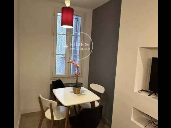 Location / Appartement 2 pièces de 50 m², Marseille, Quai de Rive Neuve / Photo 2