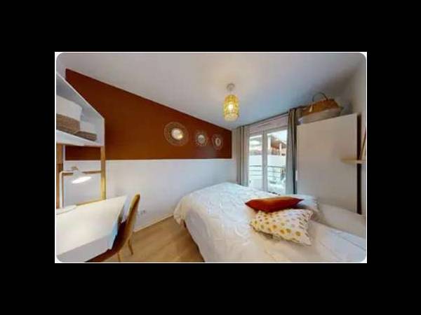 Colocation / Appartement 4 pièces de 85 m², Vénissieux, Avenue Marcel Paul / Photo 2