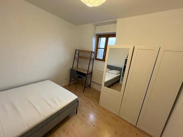 Colocation / Appartement 5 pièces de 85 m², Strasbourg, Place Henri Dunant / Photo 2