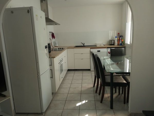 Colocation / Appartement 4 pièces de 65 m², Fontaine, Rue Jean Bocq / Photo 2