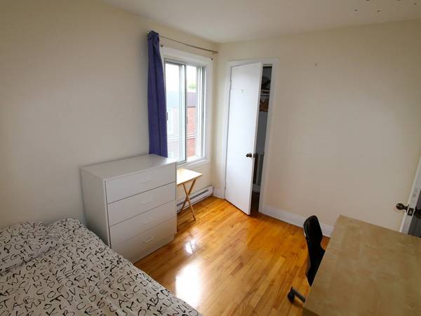 Colocation / Appartement 4 pièces de 80 m², Montréal / Photo 8